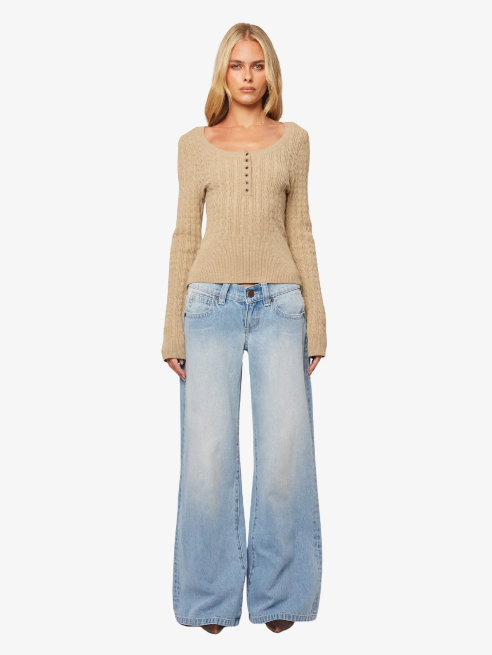 00 Wide Kaia Worn