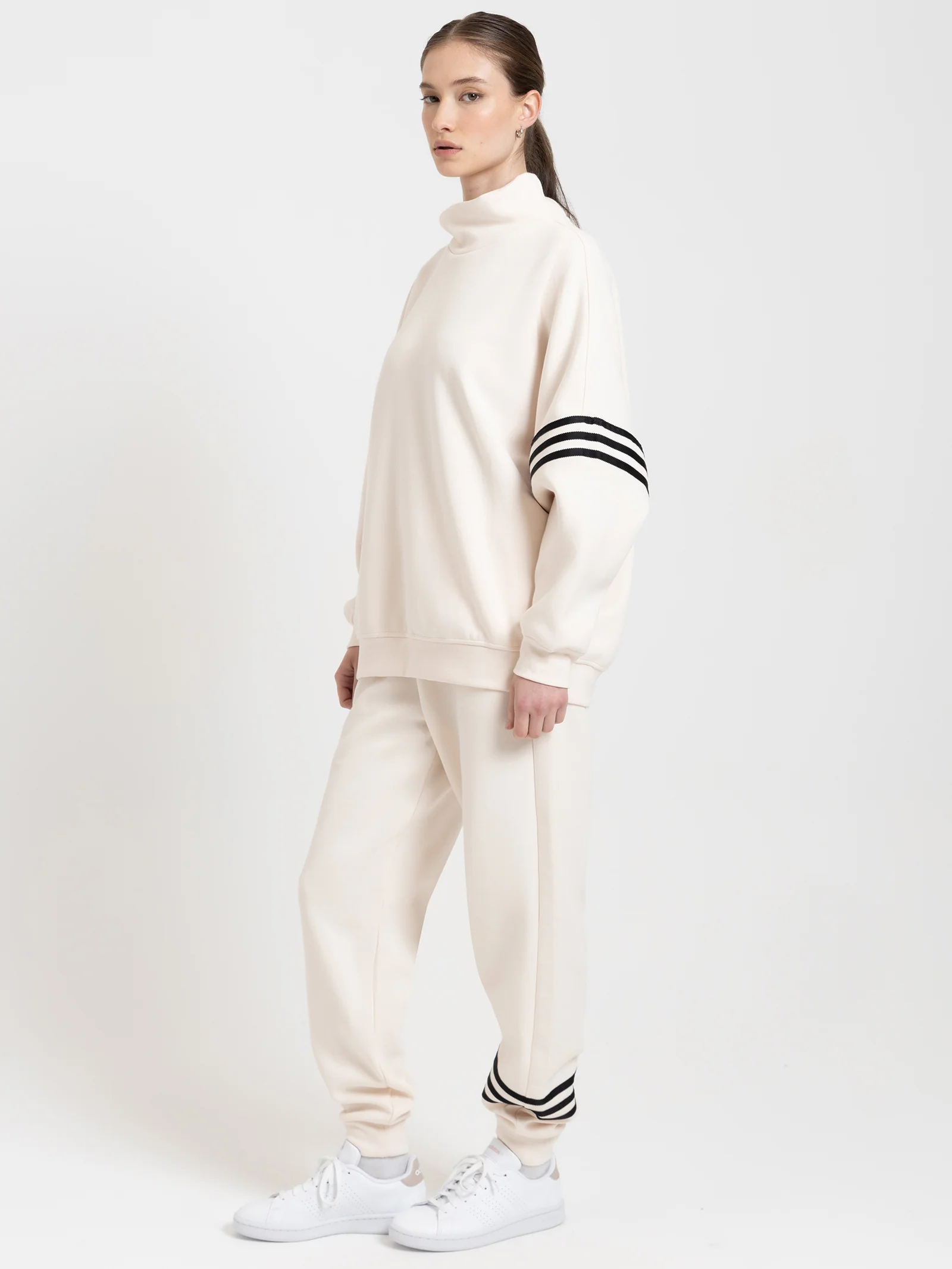 Adicolor Neuclassics Joggers - Image 4