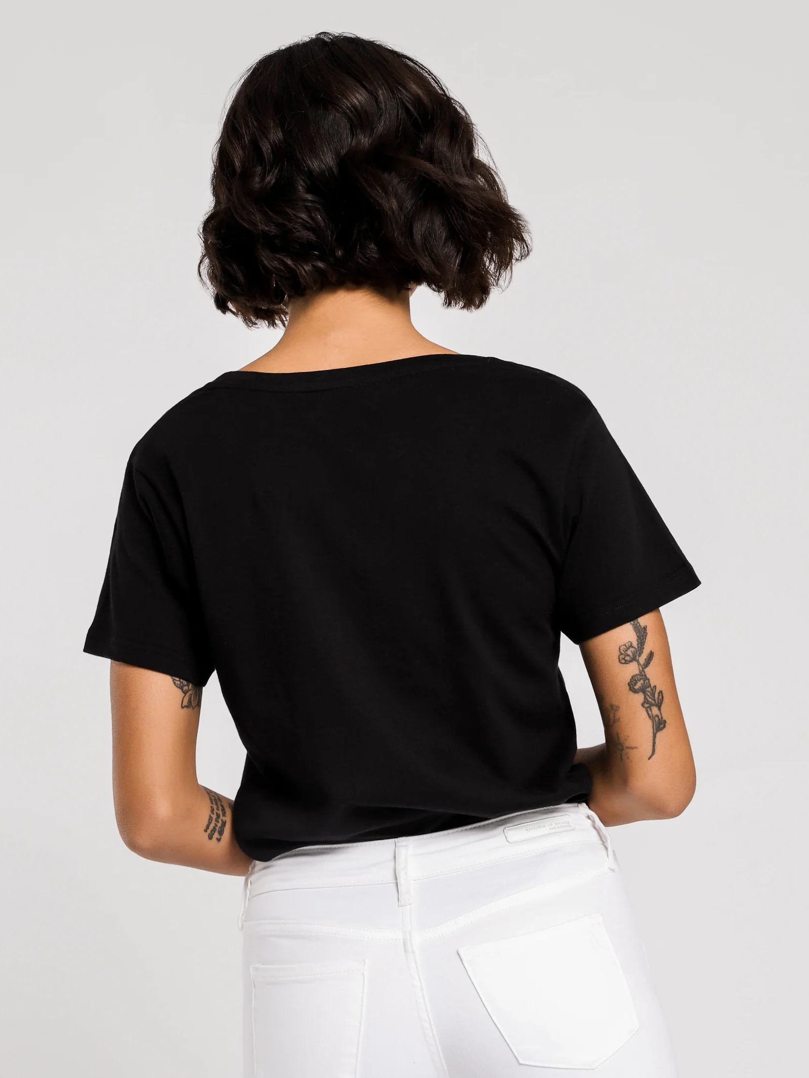 Blake Basic V Neck T-Shirt - Image 10