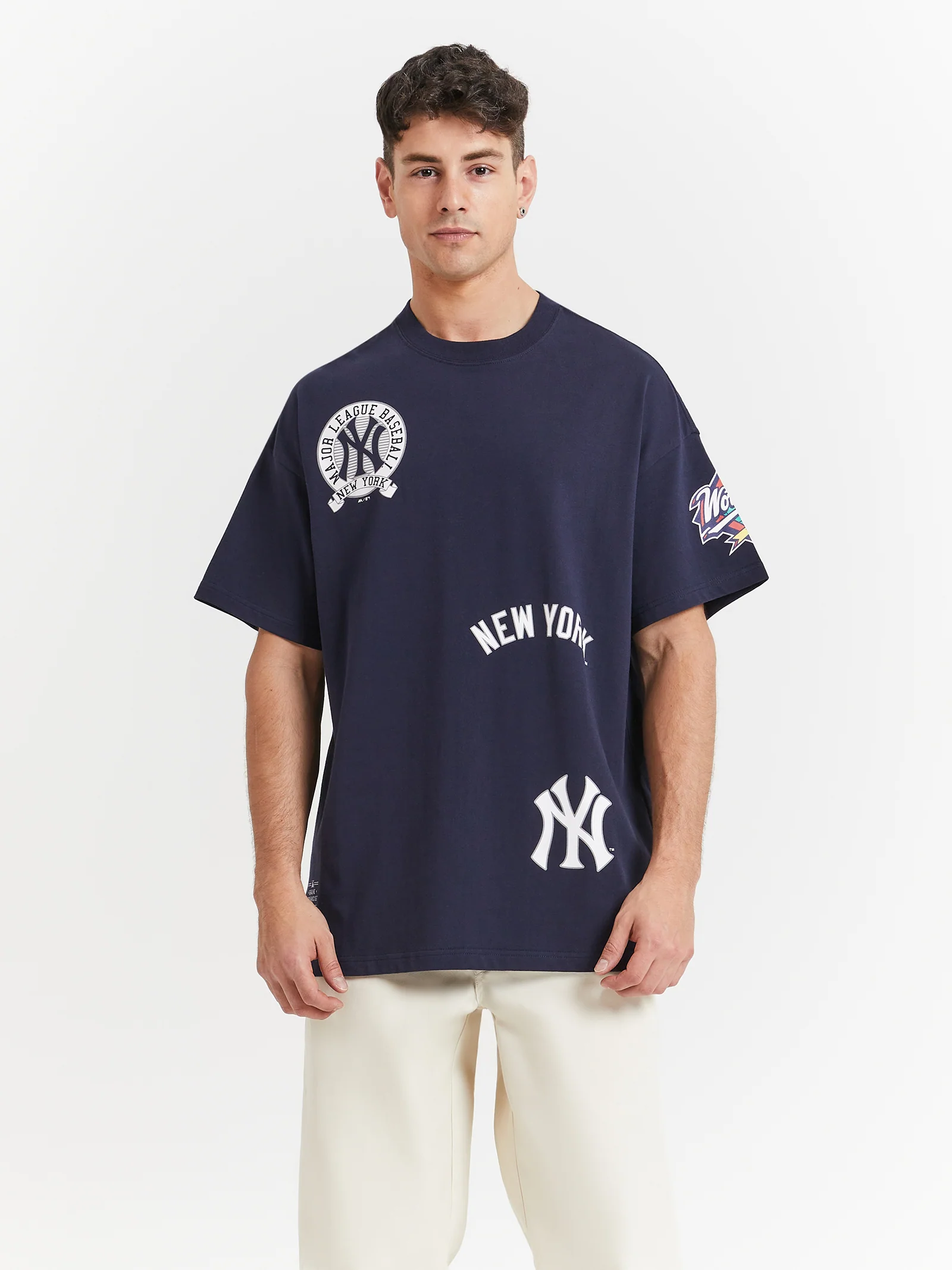 New York Yankees Crest Hit Boxy Oversized T-Shirt