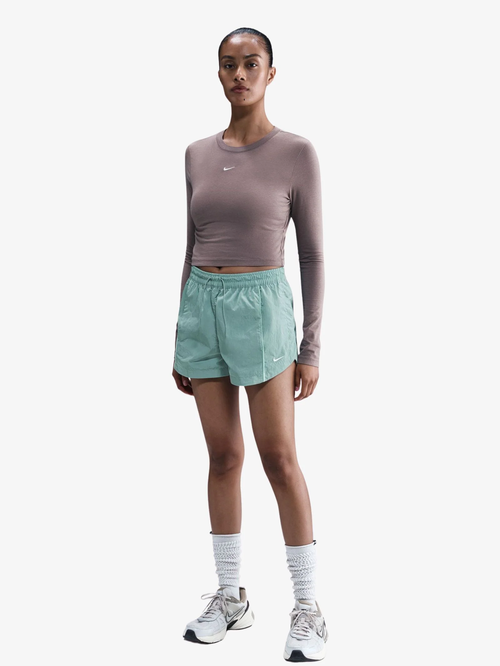 Windrunner Women's Mid-Rise 2" Woven Shorts