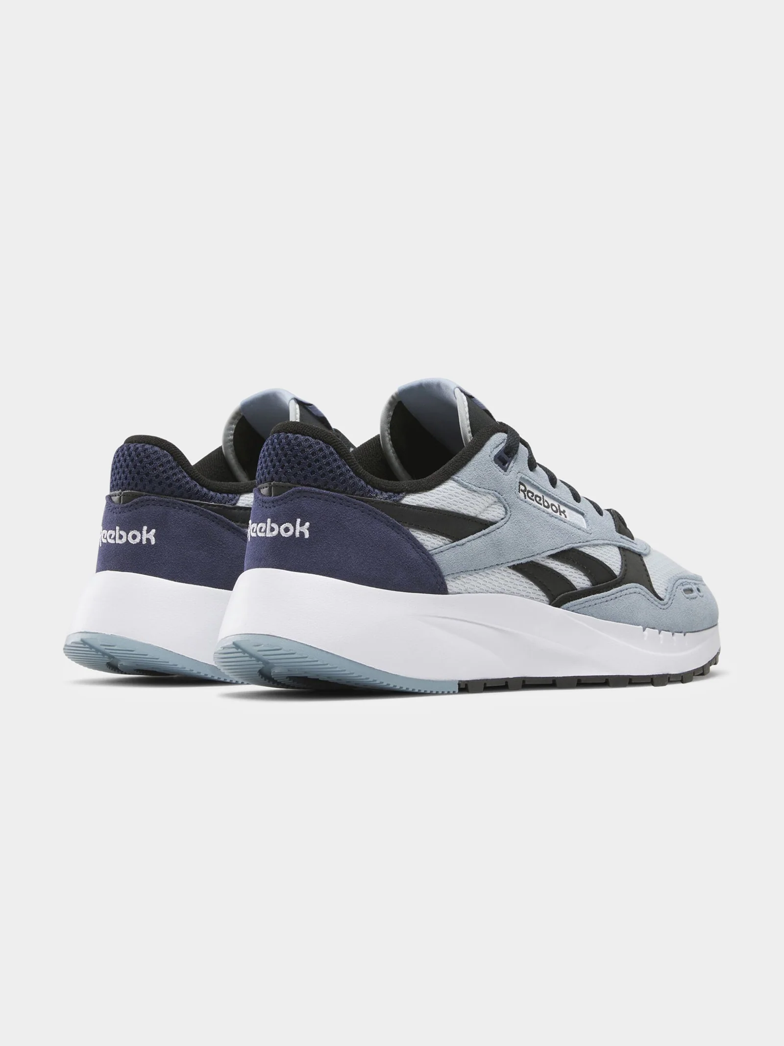 Unisex Classic Leather 2400 Sneakers - Image 3